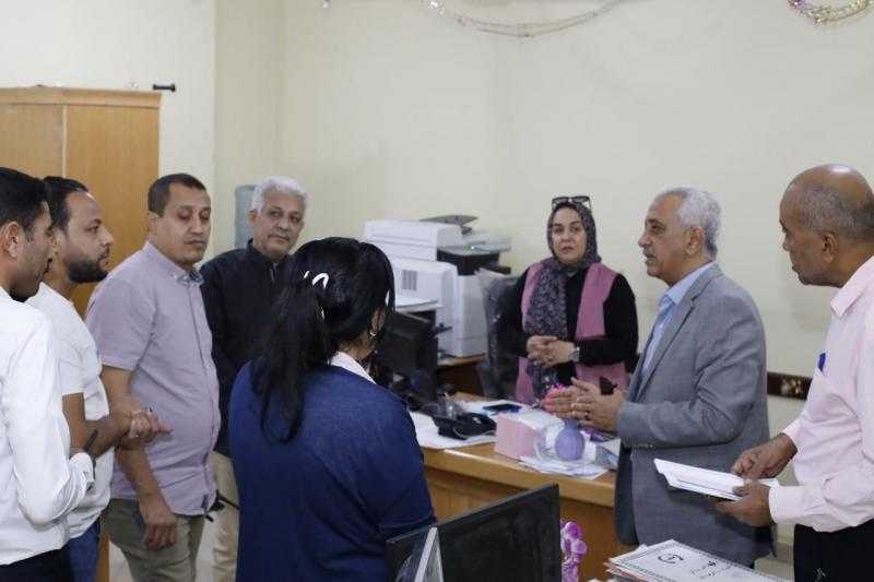 محافظ قنا يوجه السكرتير العام متابعة ملف التصالح على مخالفات البناء بالمراكز التكنولوجية