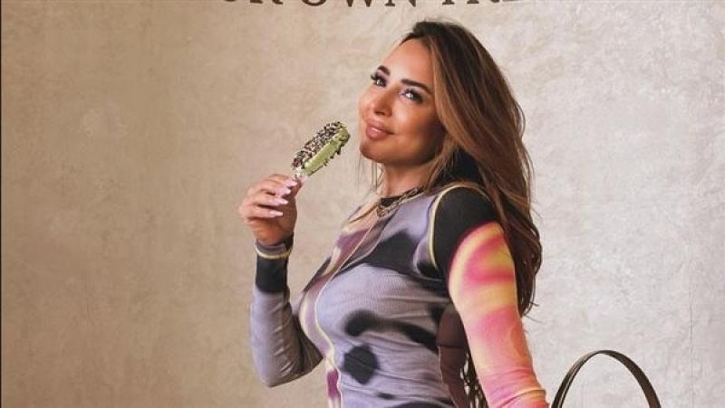 فستان قصير.. ساندي تلفت الأنظار بجمالها في أحدث ظهور