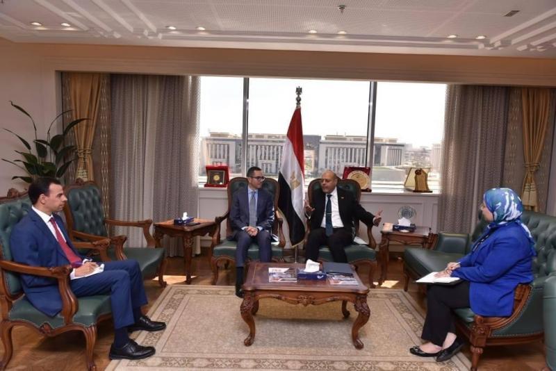وزير العمل يبحث مع وزير الاستثمار تفعيل سُبل التعاون في الملفات المٌشتركة