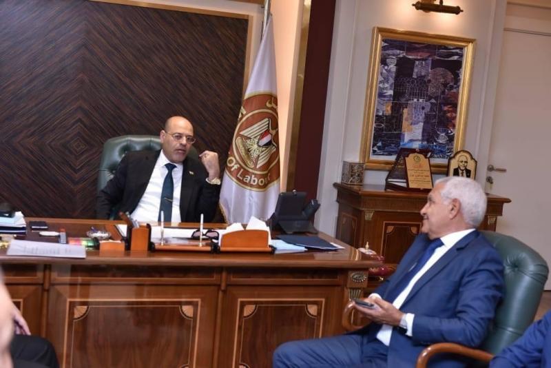 وزير العمل يلتقي وفدًا من الاتحاد المصري لمقاولي التشييد والبناء