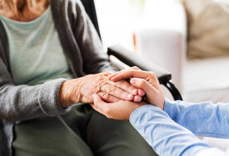 ”الاقتصاد الفضي”.. برامج ومبادرات واستراتيجيات لتوفير الرعاية الاجتماعية لكبار السن في مصر