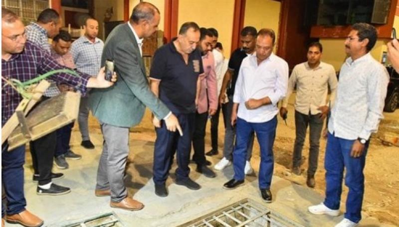 محافظ أسيوط يتفقد محطة رفع صرف صحي نائلة خاتون ويوجه بإزالة المخلفات