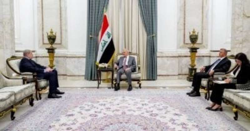 خط أحمر