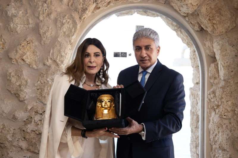خط أحمر