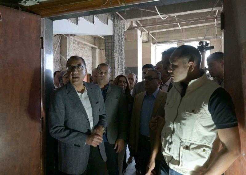 رئيس الوزراء يغير مسار جولته بالسويس لتفقد ”قصر ثقافة السويس”