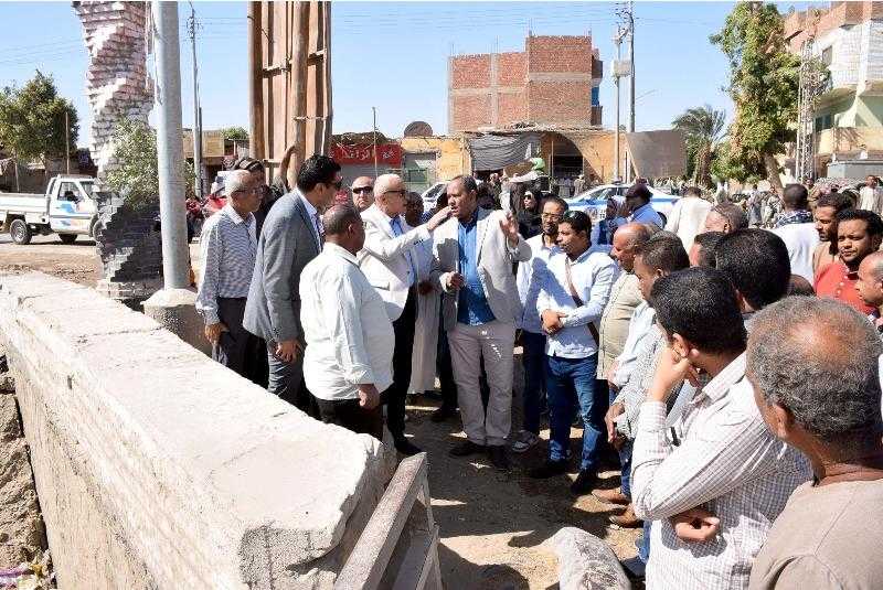 محافظ الأقصر يوجه بسرعه تطوير كوبري مدخل قرية الدير