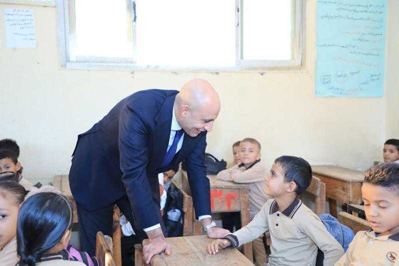 وزير التعليم يشدد على الواجبات وكراسة الحصة والتقييمات الأسبوعية بجميع مدارس الجمهورية |صور