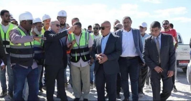 نائب وزير النقل يتفقد المشروعات الاستثمارية بميناء الإسكندرية