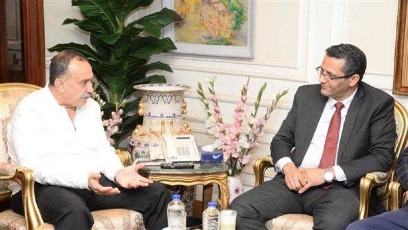 محافظ أسيوط يستقبل وفداً من مجلس النقابة العامة للصحفيين