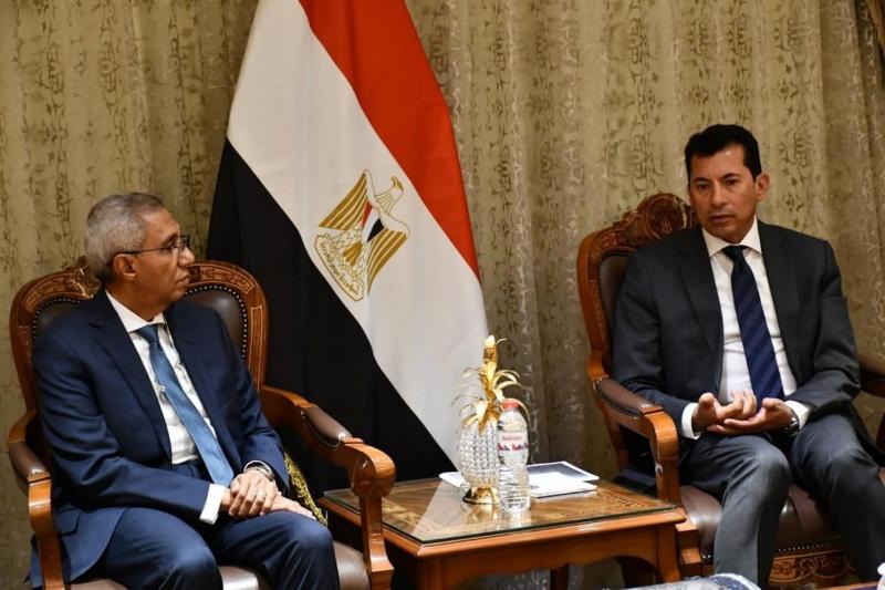 وزير الشباب والرياضة يلتقي مساعد وزير الخارجية لبحث تعزيز التعاون