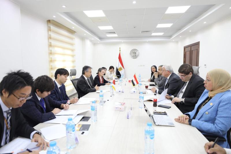 وزير التعليم العالي يستقبل وفدا من اليابان لبحث التعاون المشترك