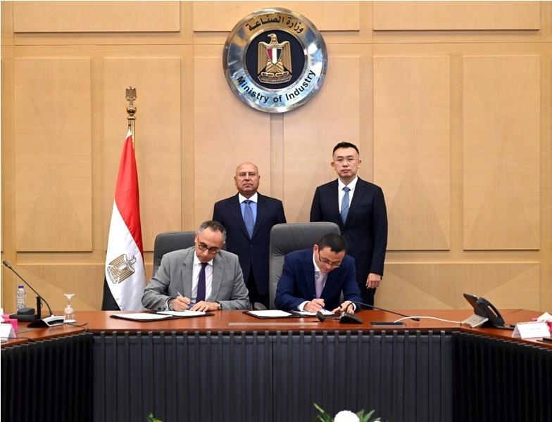 توقيع اتفاق بين ”بايك” الصينية و”ألكان” لإقامة مصنع إنتاج سيارات كهربائية بمصر