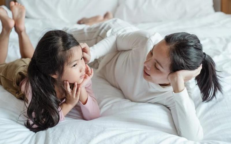 5 طرق تساعدك على تربية طفل واثق فى نفسه.. أهمها منحه المساحة للتعلم من الخطأ