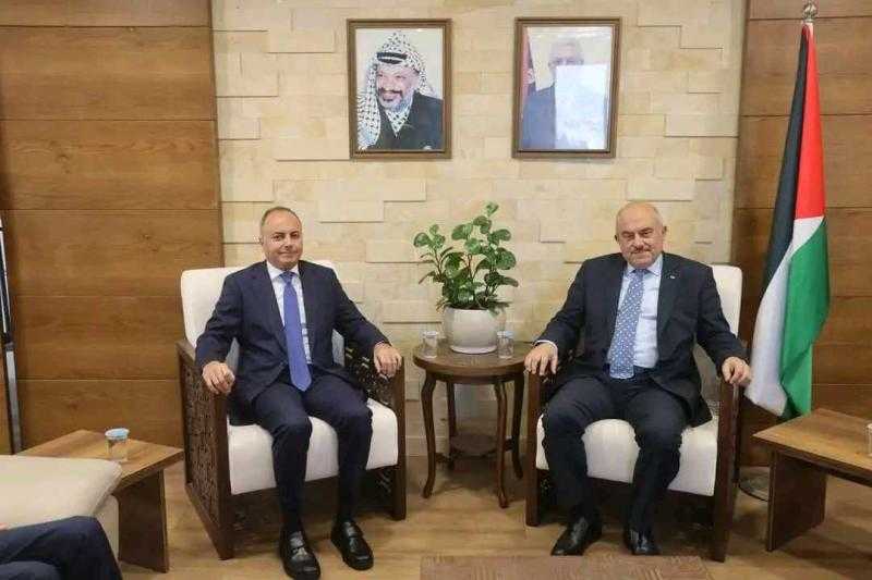 سفير مصر في رام الله يبحث مع وزير الحكم المحلي الفلسطيني تحضيرات مشاركة وفد فلسطين بالمنتدى الحضري
