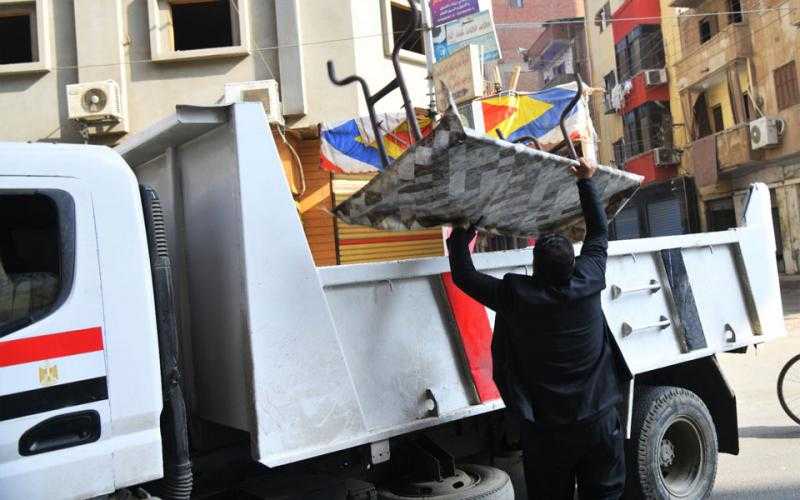 أجهزة البحيرة تزيل 118 إشغال طريق فى إيتاى البارود