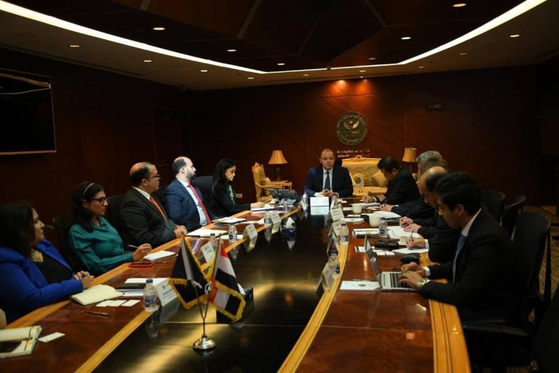 رئيس الرقابة المالية يلتقي ممثلي البنك الآسيوي للاستثمار في البنية التحتية لبحث سبل التعاون المشترك