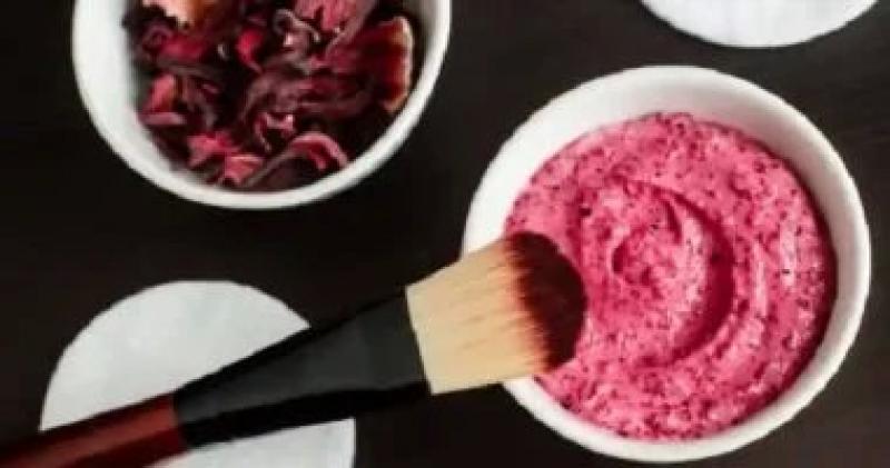 6 وصفات طبيعية لتوريد الشفاه وتقشيرها.. محتاجينها في الشتاء