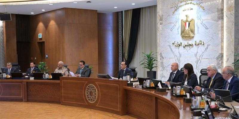 مدبولي يوجه الوزراء وجميع المسئولين المعنيين بالرد على ما يتداول بـ«السوشيال ميديا»