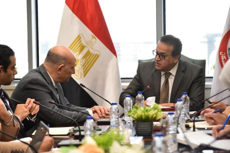 وزير الصحة يبحث التعاون بملف التنمية البشرية مع المدير التنفيذي المناوب بمجموعة البنك الدولي