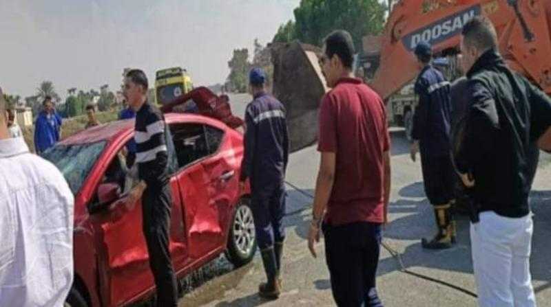 انقلاب سيارة داخل ترعة المريوطية وإصابة أم وأطفالها الثلاثة