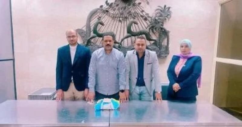 جمارك مطار سوهاج الدولى تضبط محاولة تهريب منظار وجهازين لاسلكيين