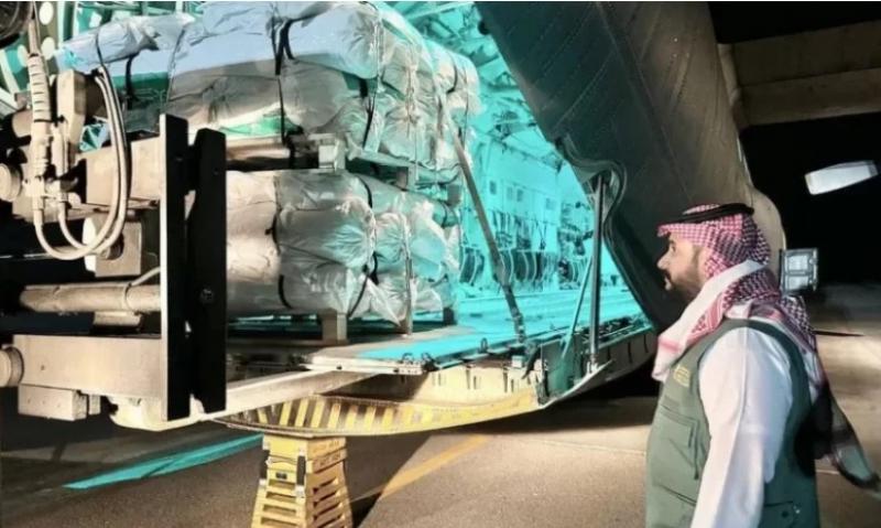 مغادرة الطائرة الإغاثية السعودية السابعة عشرة إلي لبنان