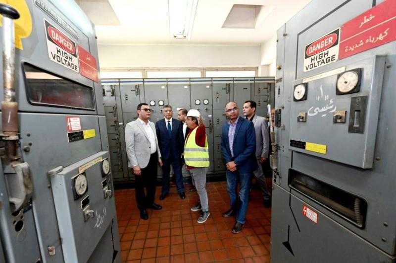زيارة مفاجئة لوزير الإسكان ومحافظ الجيزة بمحطة رفع صرف صحى الهرم الحلزونية