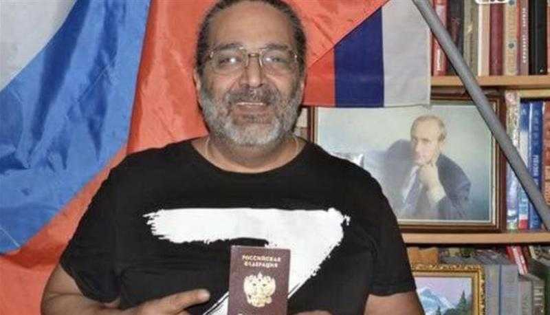 جون روبلز.. أول لاجئ سياسي من أمريكا يحصل على جواز سفر روسي
