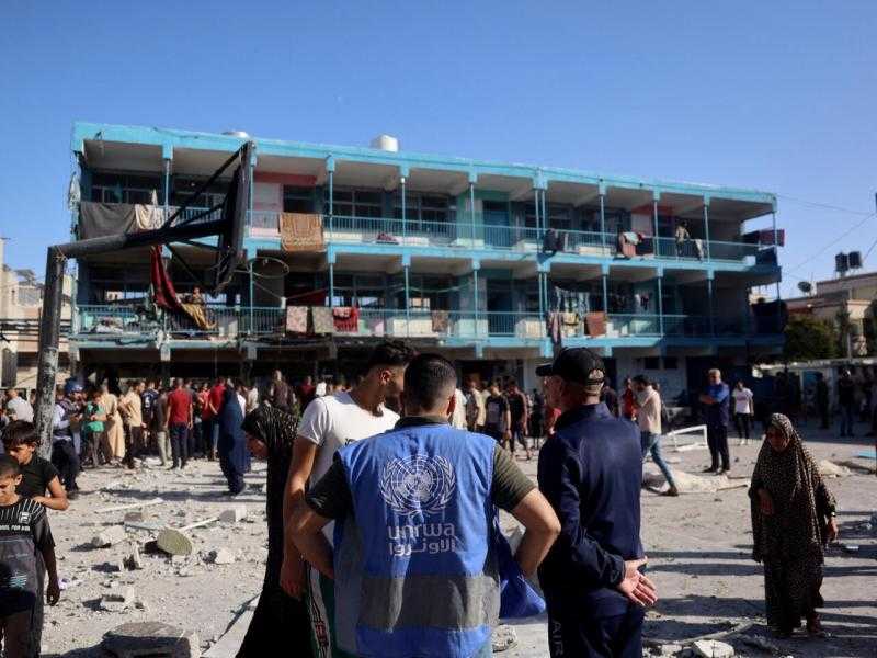 إسرائيل تواصل استهداف مدارس النازحين التابعة للأونروا في قطاع غزة