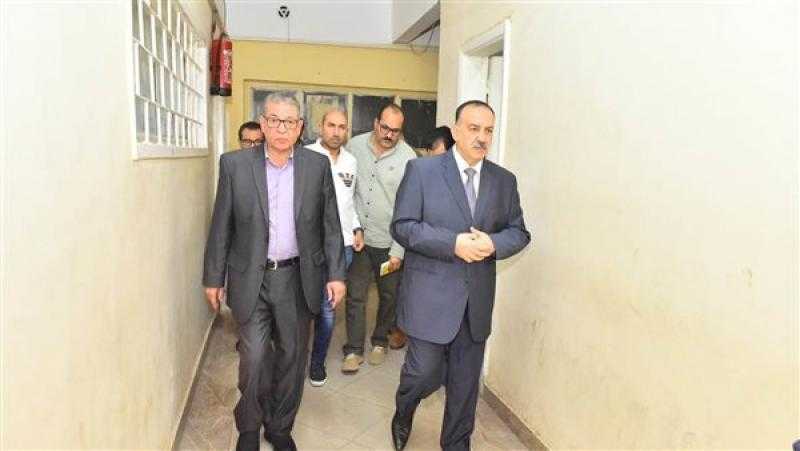 محافظ أسيوط يتفقد سير العمل بالمركز التكنولوجي بحي شرق