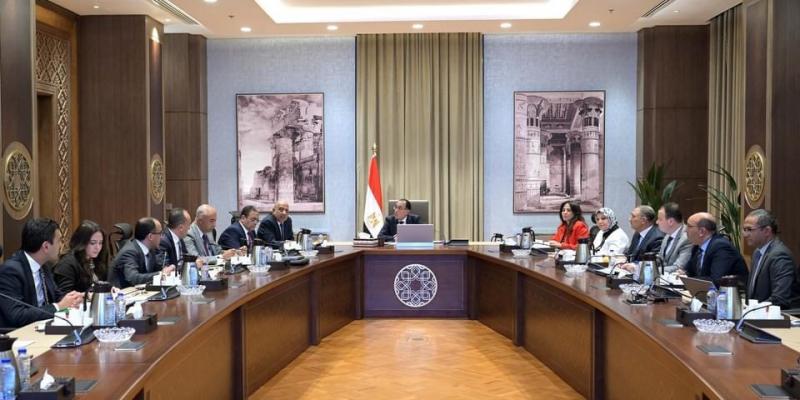 رئيس الوزراء يستعرض مع وزير الكهرباء موقف مشروعات الطاقة الجديدة والمتجددة طبقاً لرؤية 2040