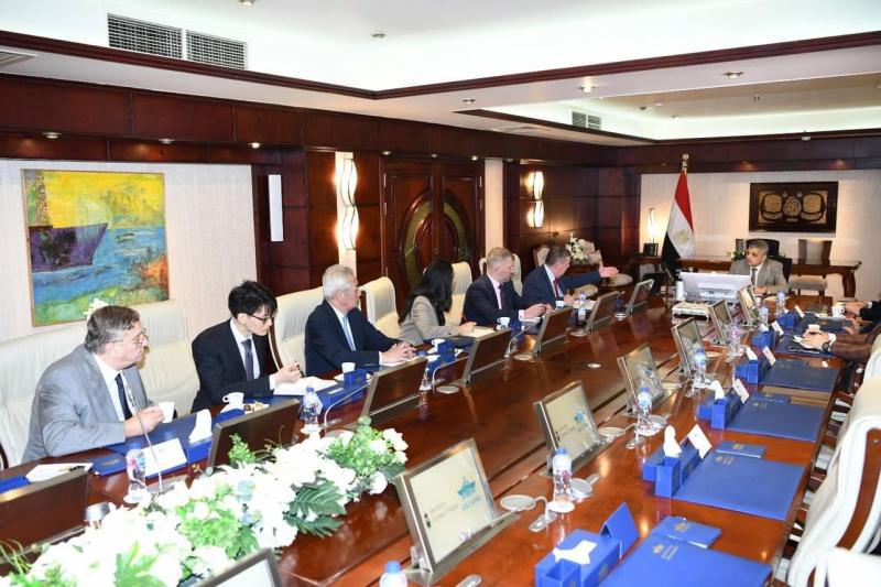 الفريق أسامة ربيع يشهد توقيع مذكرة تفاهم مع غرفة الملاحة الدولية