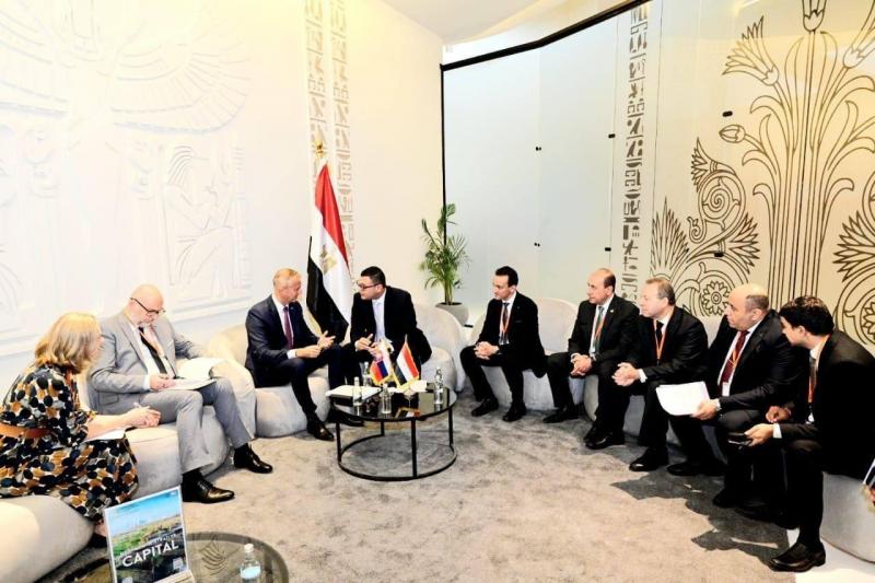 وزير الإسكان يعرض الفرص الاستثمارية المتاحة بالمدن الجديدة على وزير الاستثمار والتطوير الإقليمي بسلوفاكيا