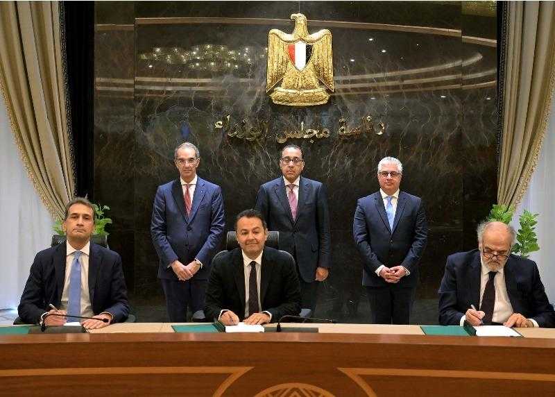 باستثمارات 450 مليون دولار.. مدبولي يشهد توقيع عقد «حق انتفاع» لإنشاء مركز «كيميت» للبيانات