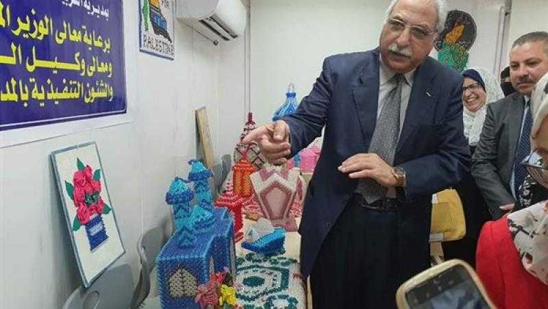 مدير تعليم القليوبية يتفقد معرض مهرجان الخرز لإدارتي بنها وكفر شكر
