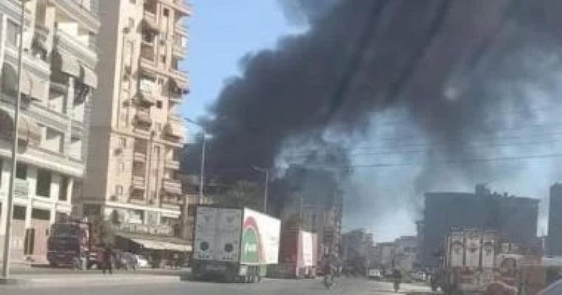 حريق يلتهم مخزن أثاث بدمياط.. و8 سيارات إطفاء للسيطرة على النيران
