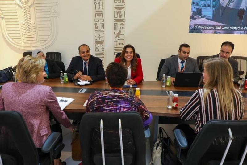 وزيرة التنمية المحلية تبحث مع وفد اتحاد البلديات الهولندية مجالات التعاون المشترك بين الجانبين