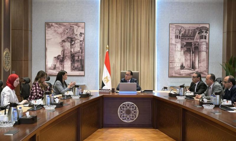 رئيس الوزراء يتابع مع وزيرة التخطيط عددًا من ملفات عمل الوزارة