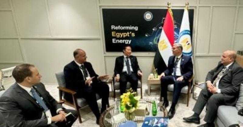 وزير البترول يستعرض مع شركة بى بى أعمال حفر بئرين لإنتاج الغاز بمشروع ”ريفين”