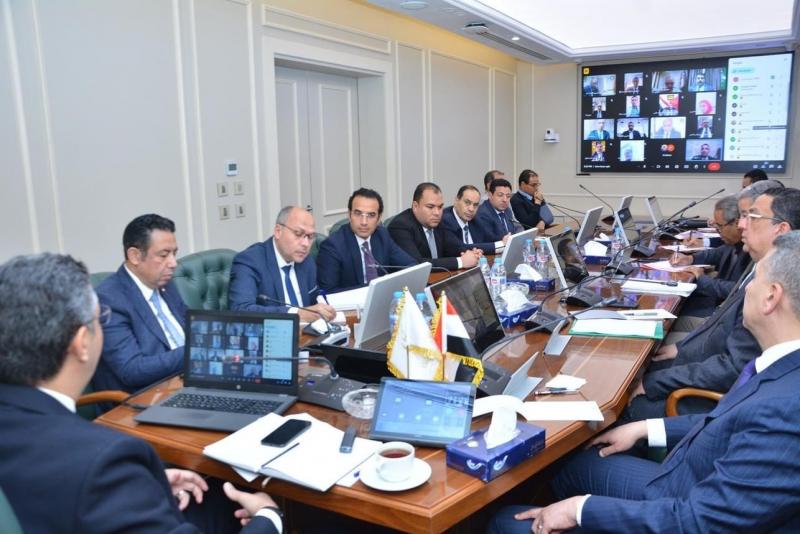 وزير التموين يتابع توافر السلع وضبط الأسواق في المحافظات عبر الفيديو كونفرانس