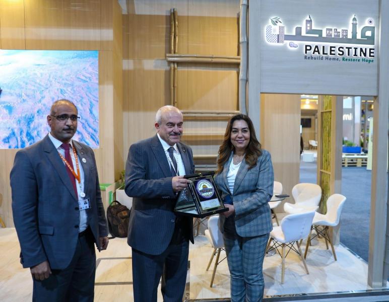 وزيرة التنمية المحلية تلتقي وزير الحكم المحلي الفلسطيني وتزور جناح دولة فلسطين بالمنتدي الحضري العالمي