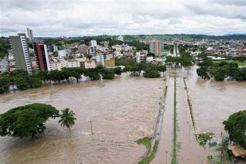 الأمطار الغزيرة تتسبب في انزلاقات طينية تضرب العاصمة البوليفية