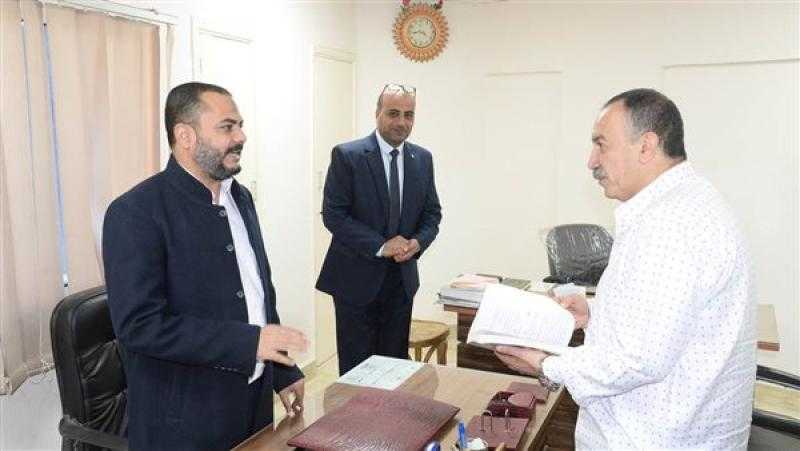 محافظ أسيوط يتفقد المديرية المالية لمتابعة سير العمل بالوحدات الحسابية