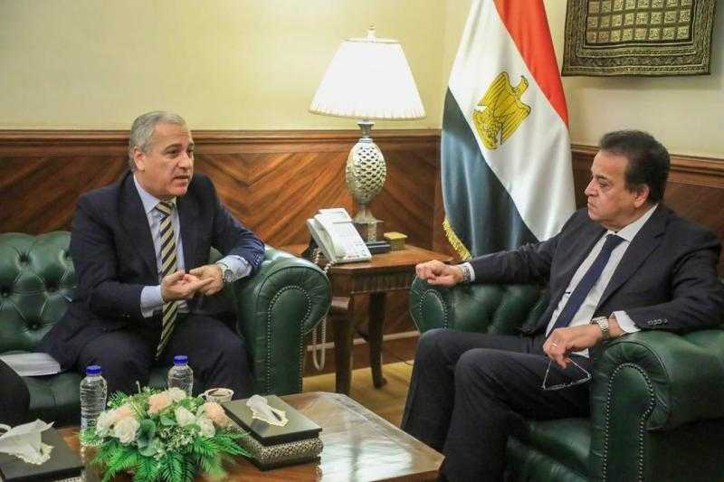 وزير الصحة يبحث البرامج الصحية للعاملين بالمؤسسات الصحفية القومية