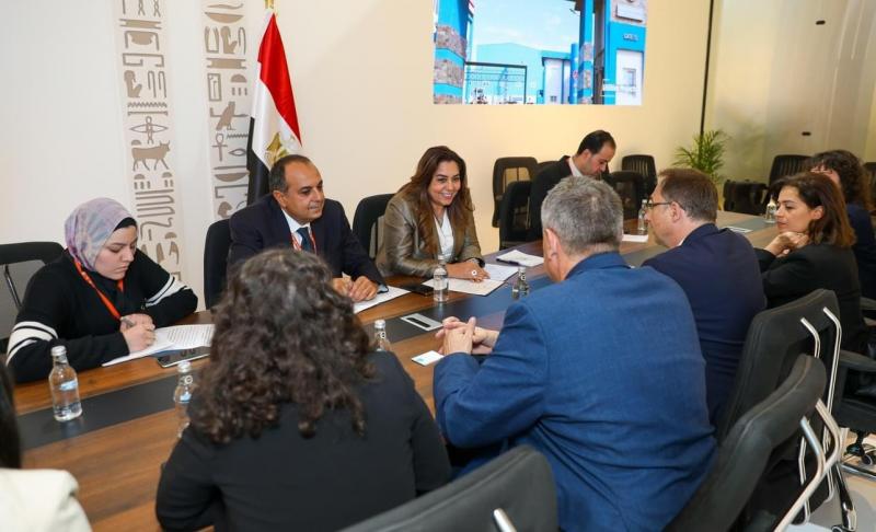 وزيرة التنمية المحلية تبحث التعاون مع وفد مقاطعة بافاريا الألمانية والممثل المقيم لمؤسسة هانس زايدل
