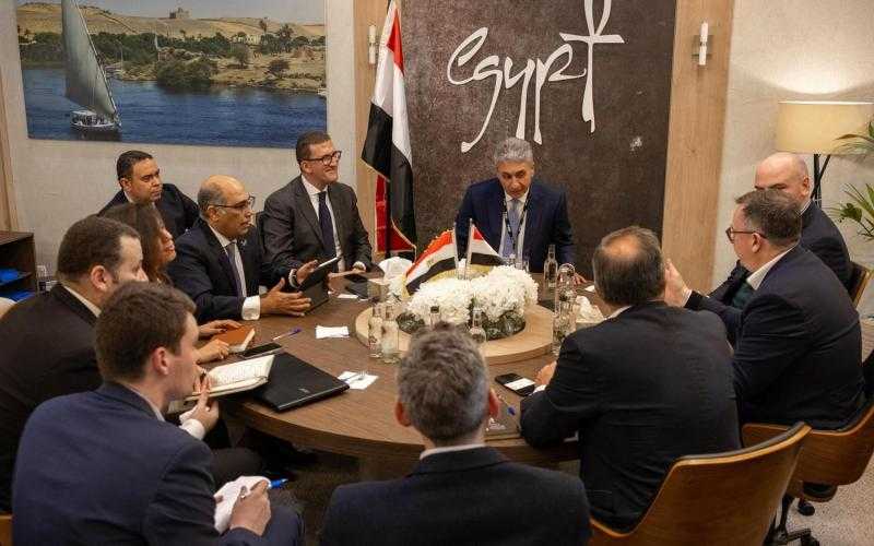 وزير السياحة والآثار خلال لقاءه بشركات الطيران: باقات تحفيزية جديدة للترويج للأقصر وأسوان خلال موسم صيف 2025