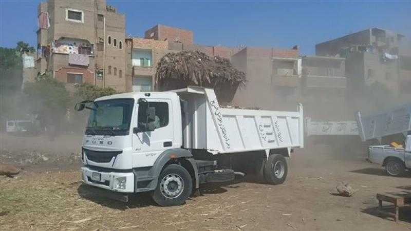 رفع 4500 طن مخلفات هدم المباني بطرق قرى القوصية في أسيوط