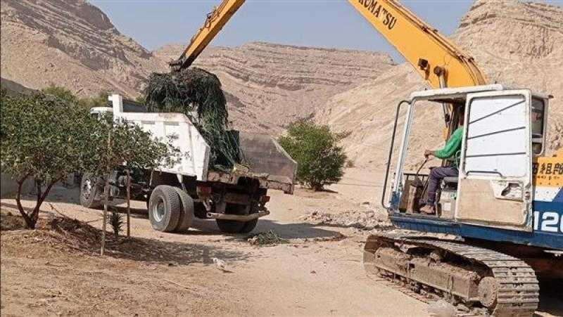 محافظ أسيوط: تطهير مخرات السيول بدرنكة ولجان للتأكد من جاهزية مسارات الأمطار