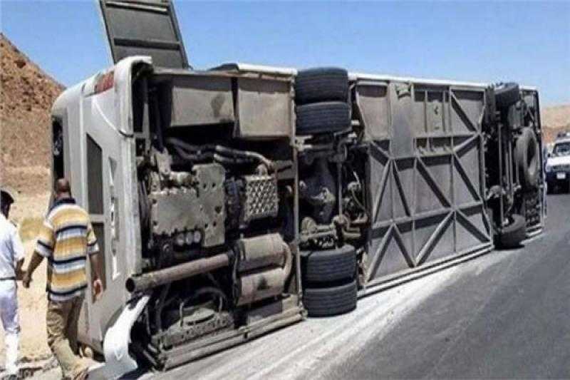 إصابات طفيفة لـ21 راكبا إثر انقلاب اتوبيس رحلات بطريق الزعفرانة