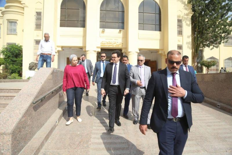 خط أحمر